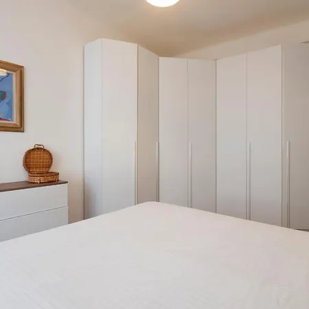 I Host - Sebino 4 밀라노